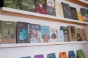 Libros en estantería