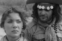 Hombre y mujer en imagen en blanco y negro