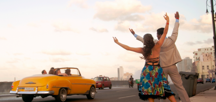 Personas al aire libre en La Habana