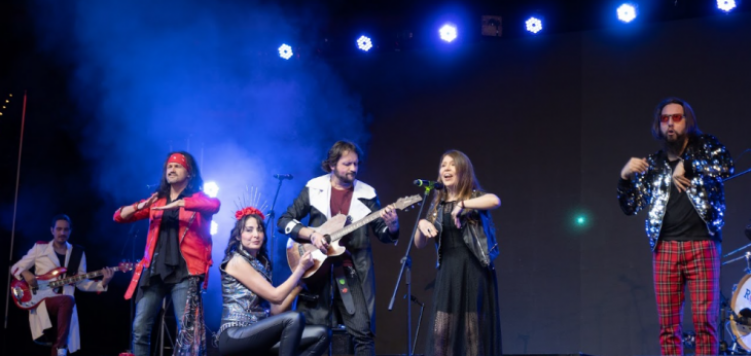 Artistas e instrumentos en escena
