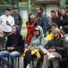 personas en un espacio abierto compartiendo