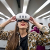 Rebecca Poirrot usando un visor de Realidad aumentada