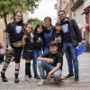 Niños y niñas posando para fotografía 